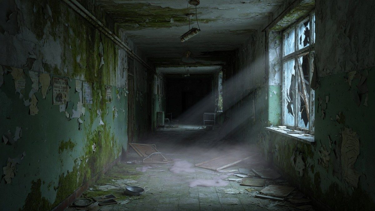 Couloir sombre et délabré d'un sanatorium abandonné, ambiance inquiétante