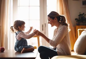 Comment choisir la nounou idéale pour votre enfant avec Kinougarde ?