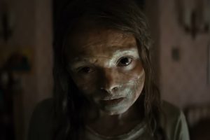 Le Réveil de la Momie : Lee Cronin et Blumhouse signent un film d'horreur gore qui enterre le fiasco de 2017