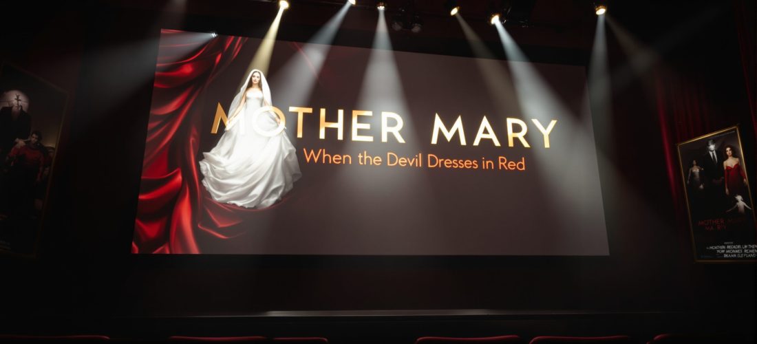 découvrez "mother mary, quand le diable s’habille en rouge", le film de la semaine sur euronews culture. une œuvre captivante qui mêle mystère et passion.