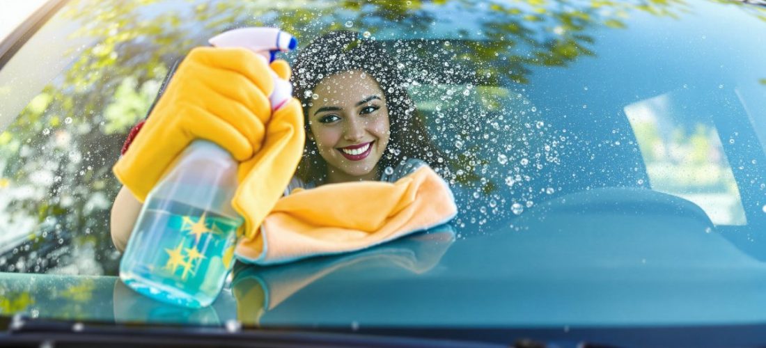 Il nettoie ses vitres de voiture avec ce produit maison « plus aucune trace même en plein soleil »