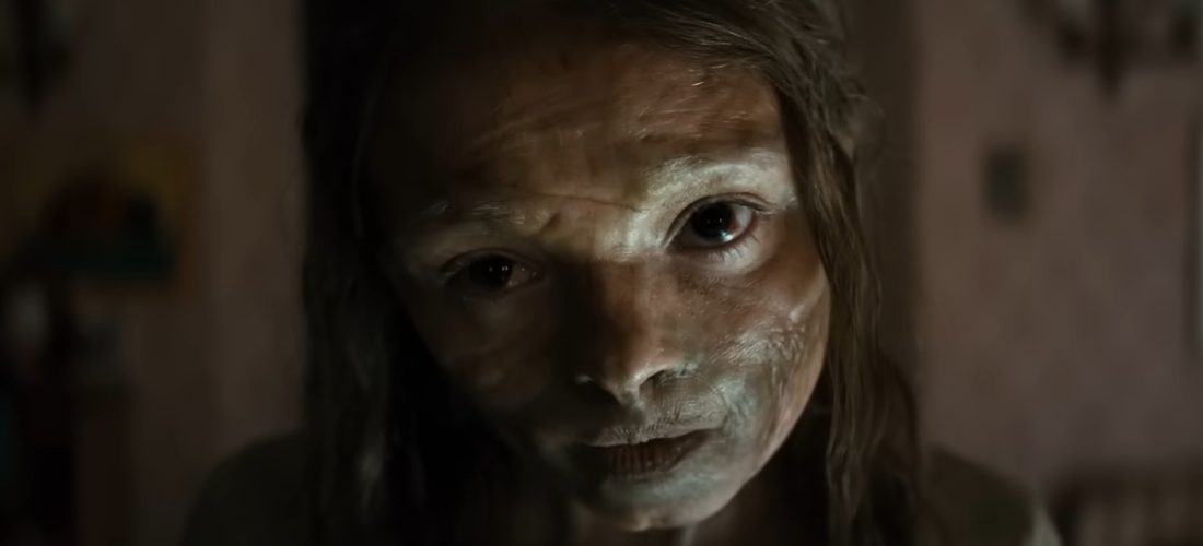 Le Réveil de la Momie : Lee Cronin et Blumhouse signent un film d'horreur gore qui enterre le fiasco de 2017
